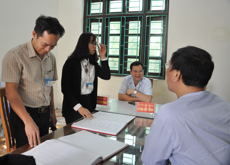 Đoàn kiểm tra liên ngành của tỉnh kiểm tra công tác tiếp công dân tại phường Phương Nam, TP Uông Bí. Ảnh: Cẩm Nang