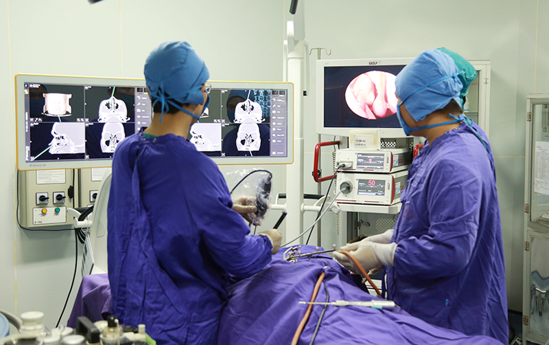 Phẫu thuật nội soi xoang cho bệnh nhân tại Bệnh viện Đa khoa tỉnh