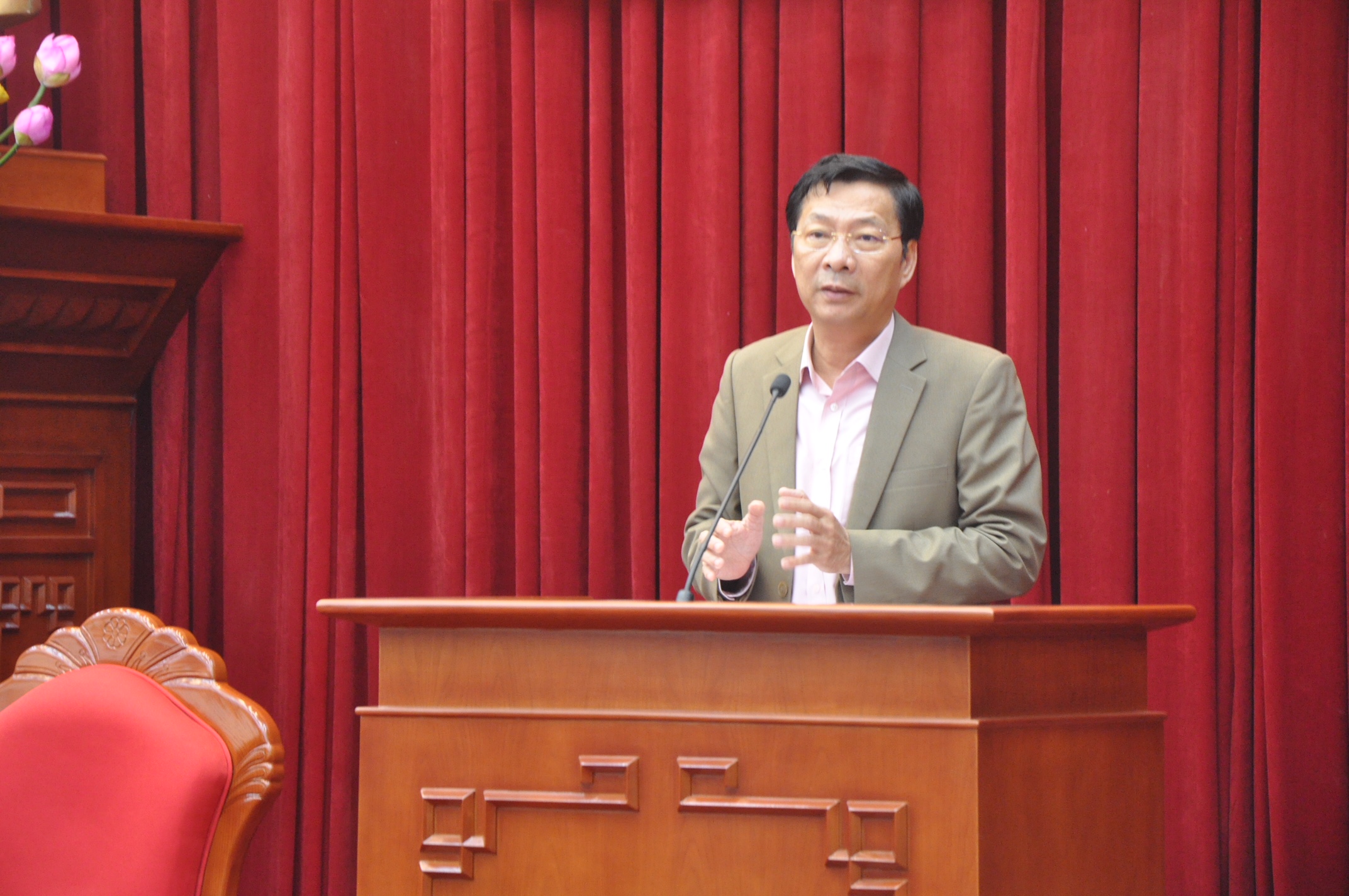 Bí thư Tỉnh uỷ, Chủ tịch HĐND tỉnh Nguyễn Văn Đọc chủ buổi làm việc. 