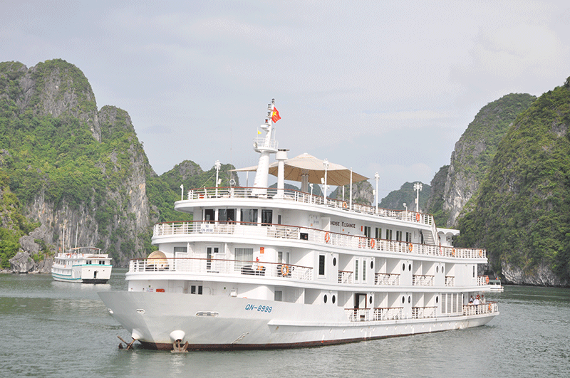 Tàu du lịch lưu trú trên Vịnh Hạ Long ngày càng hiện đại