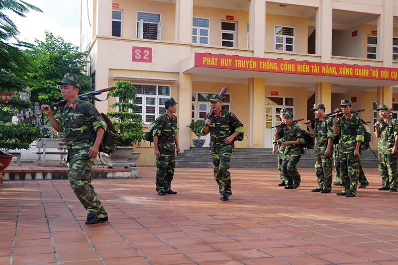 Ban CHQS thành phố Hạ Long cơ động ra khu sơ tán tập trung trong luyện tập chuyển trạng thái SSCĐ