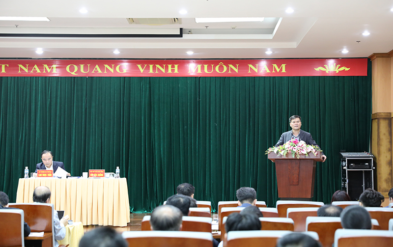 Phó Chủ tịch UBND tỉnh Bùi Văn Khẳng chỉ đạo tại buổi làm việc.
