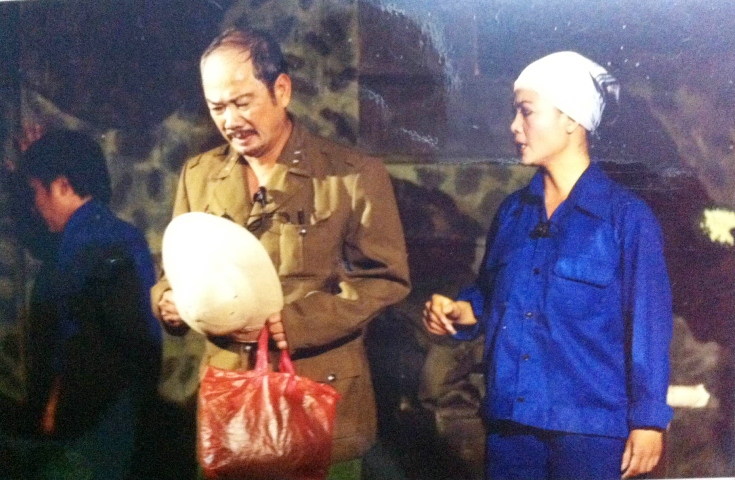 Một cảnh trong vở kịch “Người không thể chết”. Ảnh tư liệu của gia đình nhà viết kịch Thanh Đạm.