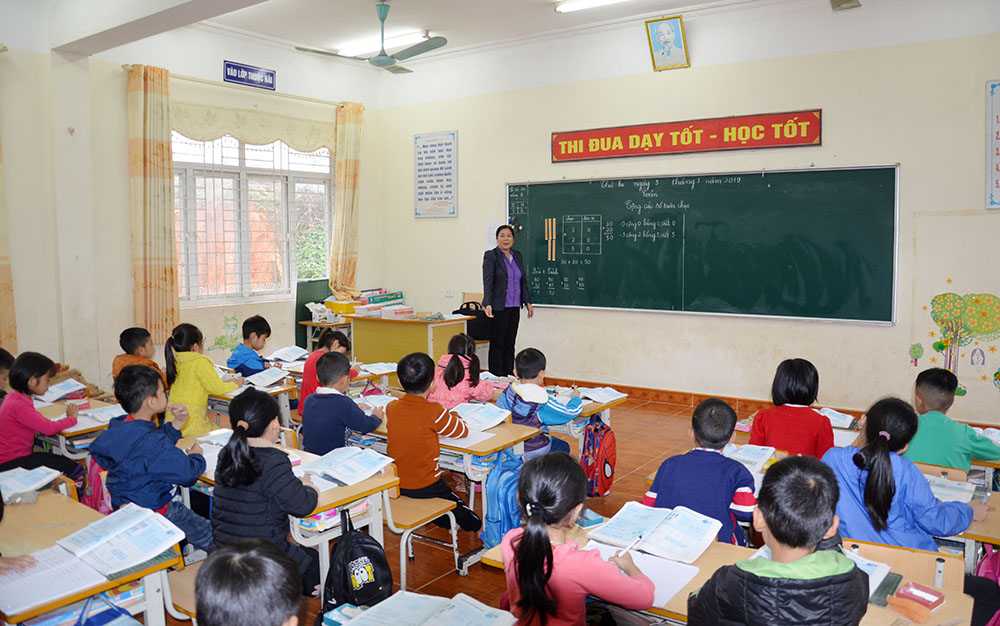 Tiết học Toán của học sinh lớp 1A, Trường Tiểu học Đồn Đạc, huyện Ba Chẽ.