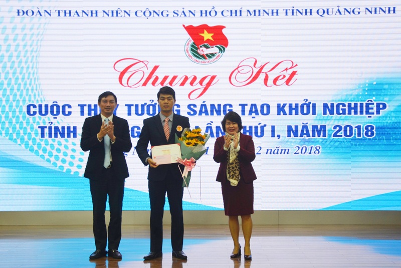 Tác giả Lý Văn Kiêm, phường Quang Hanh, TP Cẩm Phả, nhận giải nhất cuộc thi với ý tưởng “Hệ thống Sơ yếu lý lịch điện tử”.