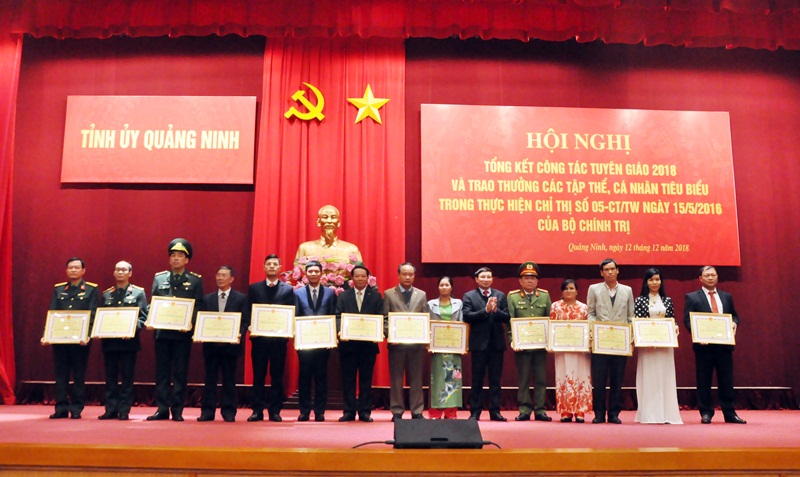 Tỉnh Quảng Ninh tuyên dương 27 tập thể và 47 cá nhân có thành tích xuất sắc trong 2 năm thực hiện Chỉ thị 05-CT/TW của Bộ Chính trị.
