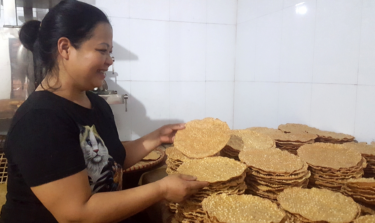 Sản phẩm bánh đa Hoa Sơn được đánh giá thơm ngon, có đặc trưng riêng, được nhiều người tiêu dùng ưa thích