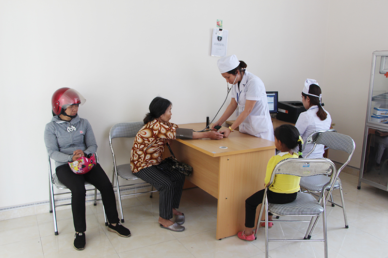 Với việc nâng cao chất lượng cơ sở vật chất và nhân lực, các trạm y tế trên địa bàn Đông Triều ngày càng thu hút được đông đảo người dân đến khám, chữa bệnh.