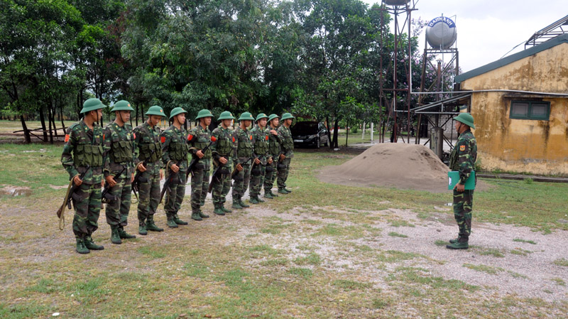 Tiểu đoàn Huấn luyện – Cơ động, BĐBP tỉnh kết hợp huấn luyện quân sự với giáo dục chính trị cho chiến sĩ mới