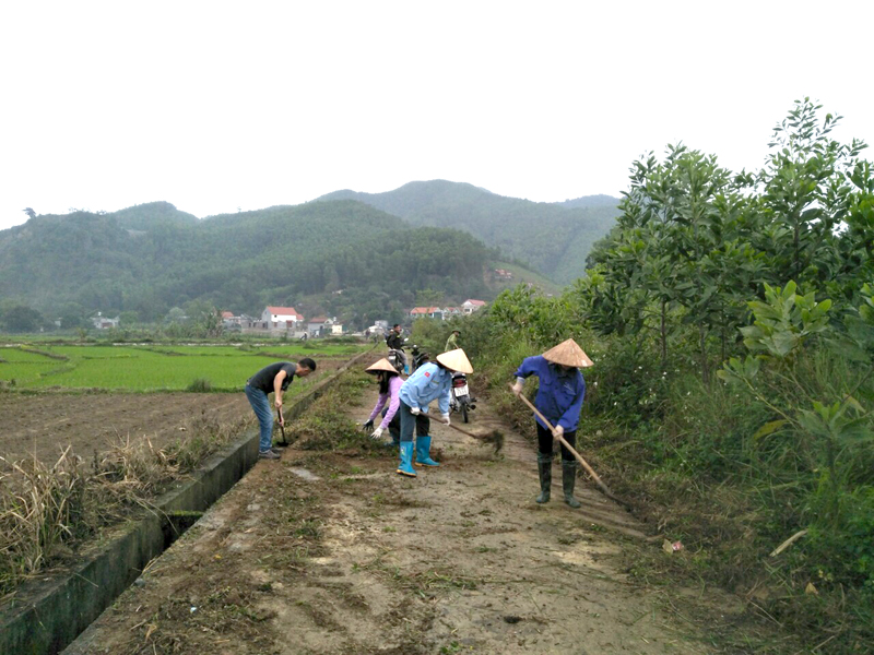 viên HND xã Quảng La, huyện Hoành Bồ ra quân nạo vét kênh mương, vệ sinh đồng ruộng, thu gom rác thải nông nghiệp phục vụ sản xuất vụ Xuân 2019. 