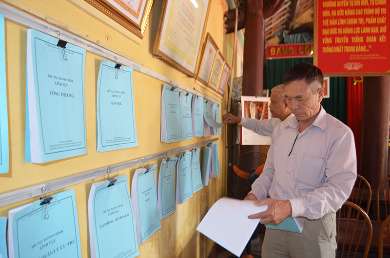 Nhiều thủ tục hành chính được công khai tại nhà văn hóa khu 7, phường Quảng Yên, TX Quảng Yên.
