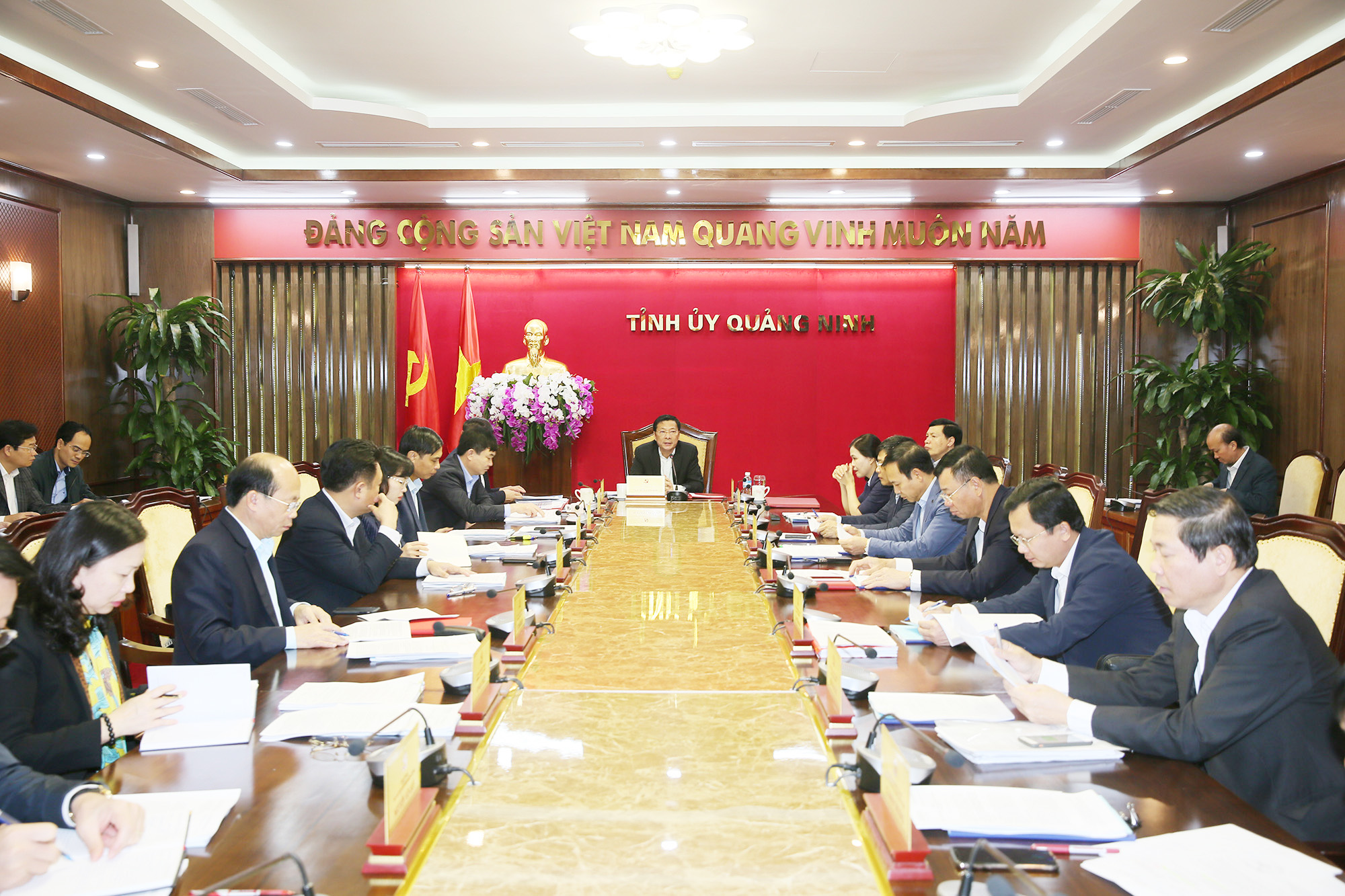 Đồng chí Nguyễn Văn Đọc, Bí thư Tỉnh ủy, Chủ tịch HĐND tỉnh chủ trì cuộc họp