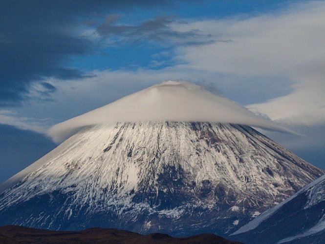 Klyuchevskaya Sopka là một trong những ngọn núi lửa hoạt động cao nhất thế giới ở Kamchatka, Nga.