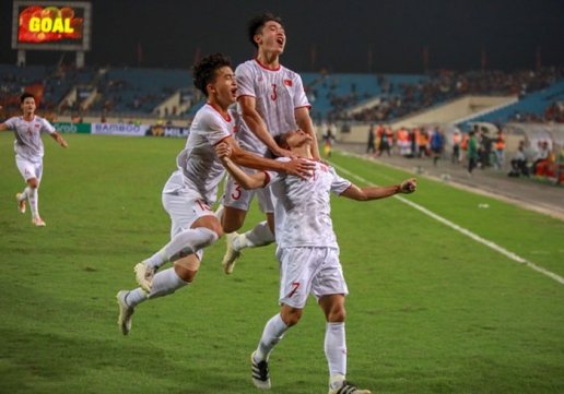  Việt Hưng mang về chiến thắng cho U23 Việt Nam trước U23 Indonesia. Ảnh: Minh Anh.