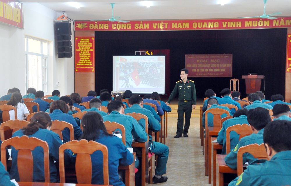 Ban CHQS TP Hạ Long thực hiện kiểm tra nhận thức chính trị cán bộ, chiến sĩ DQTV cụm các sở, ngành trên địa bàn.