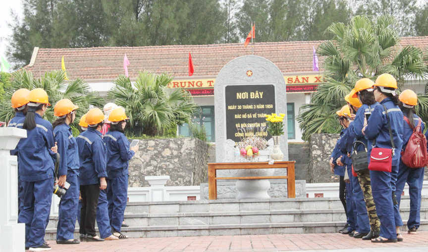 Di tích lịch sử địa điểm lưu niệm Bác Hồ thăm mỏ Đèo Nai trở thành nơi giáo dục truyền thống cho công nhân mỏ.