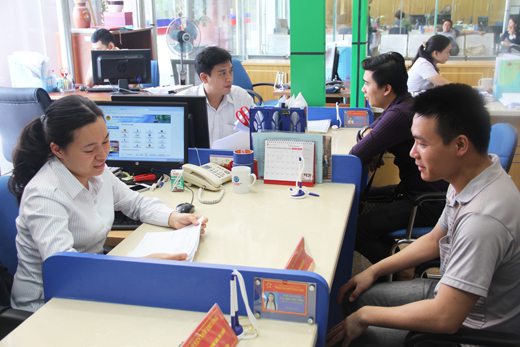 Người dân đến làm thủ tục hành chính tại Trung tâm HCC tỉnh Quảng Ninh (ảnh internet)