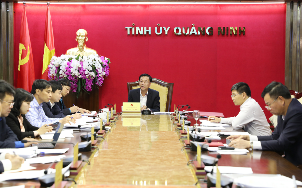 Đồng chí Nguyễn Văn Đọc, Bí thư Tỉnh ủy, Chủ tịch HĐND tỉnh chủ trì hội nghị.