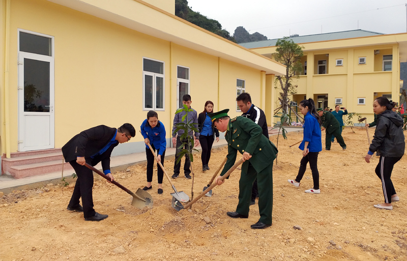 ĐVTN Đồn Biên phòng cửa khẩu cảng Cẩm Phả tham gia trồng cây bảo vệ môi trường năm 2019 