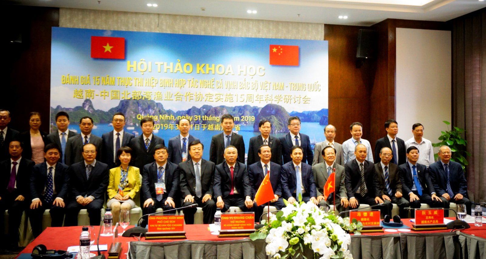 Lãnh đạo hai nước Việt Nam - Trung Quốc chụp ảnh lưu niệm tại Hội thảo.