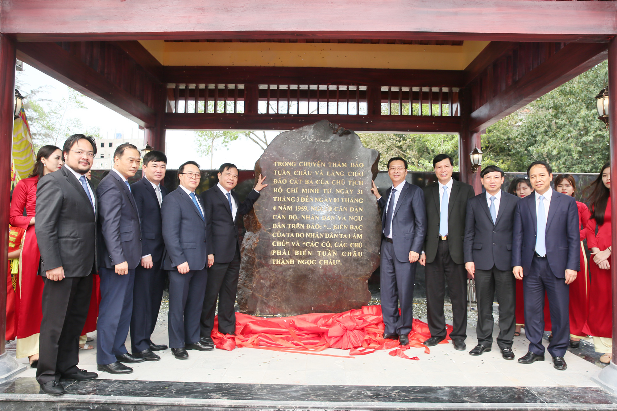 Khánh thành công trình lưu niệm Bác Hồ ra thăm đảo Tuần Châu