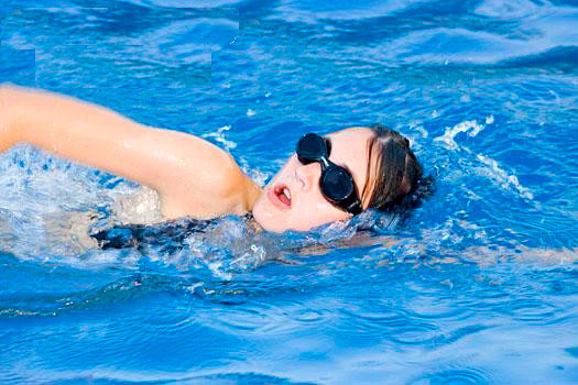 Bơi lội rất tốt đối với người bị thoái hóa đĩa đệm cột sống