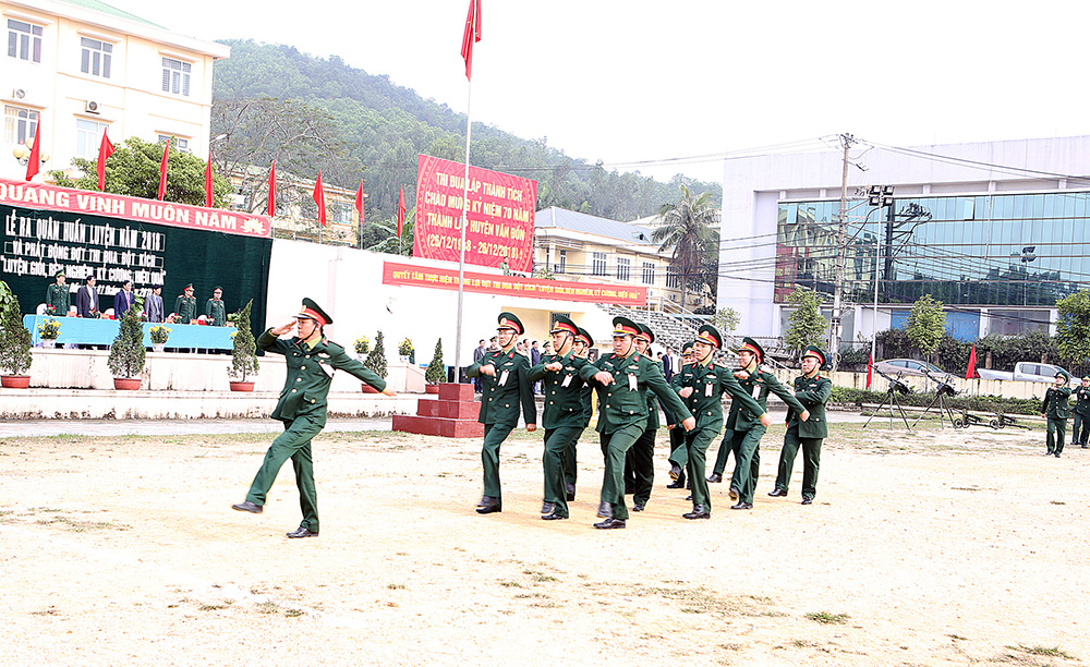 : LLVT huyện Vân Đồn tổ chức ra quân huấn luyện năm 2018