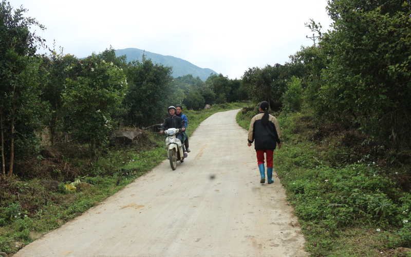 Nhiều tuyến đường nội thôn trên địa bàn xã Lục Hồn đã được đầu tư mới, nâng cấp.