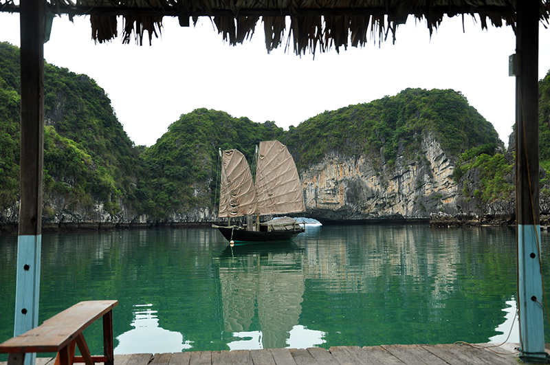 Vung Viêng chứa đựng trong mình những nét văn hóa, đời sống, tập quán đặc sắc của ngư dân vạn chài Hạ Long.