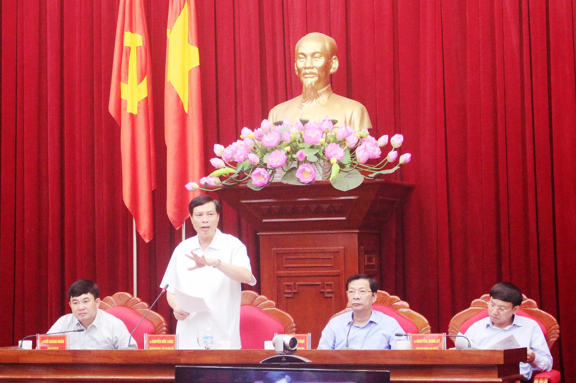 Đồng chí Nguyễn Đức Long, Phó Bí thư Tỉnh ủy, Chủ tịch UBND tỉnh, phát biểu tại hội nghị.