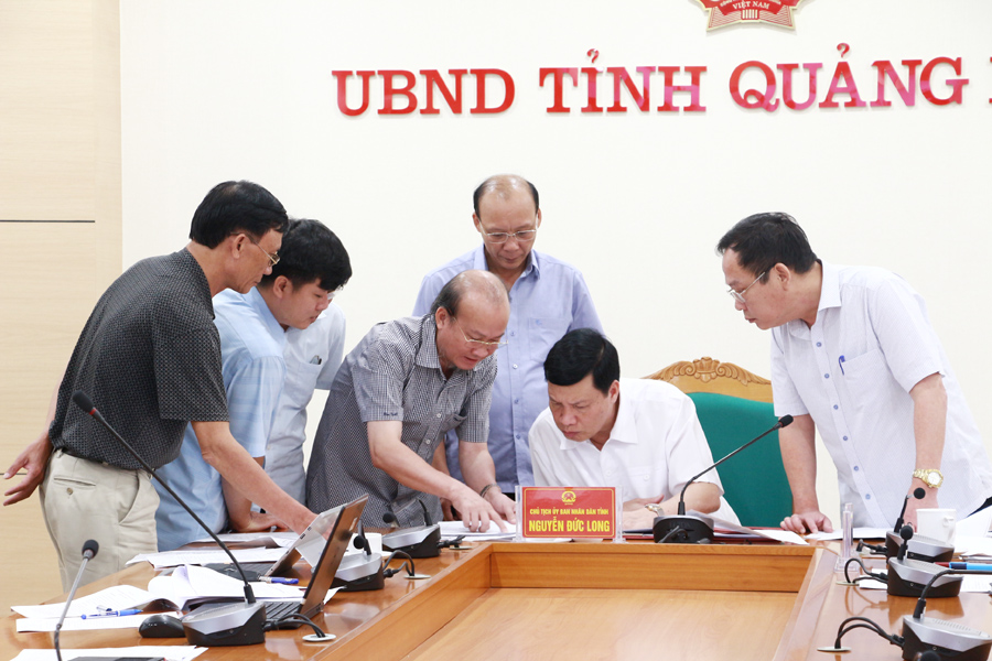 Đồng chí Nguyễn Đức Long giải quyết vụ việc KNTC tại Quảng Yên.
