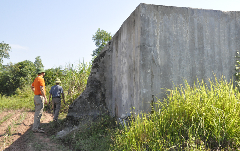 Công trình cấp nước sinh hoạt do người dân tự đóng góp xây dựng ở thôn Nà Cáng, xã Quảng An, huyện Đầm Hà.