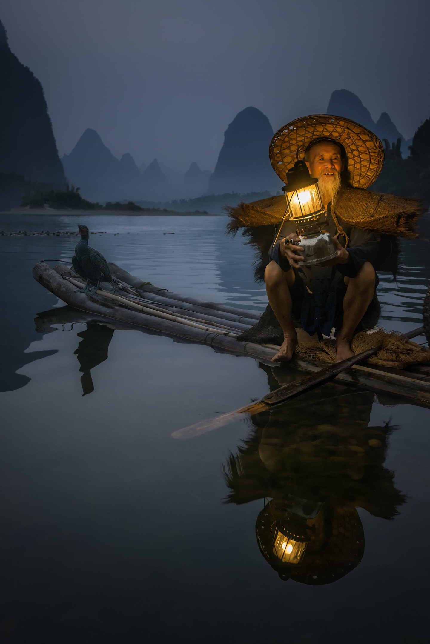 Bắt cá bằng chim cốc là phương thức cổ xưa, xuất hiện vào khoảng năm 960 sau Công Nguyên tại một số quốc gia như Trung Quốc và Nhật Bản. Hiện tại, các ngư dân duy trì chủ yếu để thu hút khách du lịch. Ảnh: Bobby Joshi.