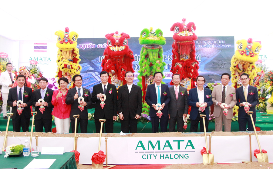 Các đại biểu dự lễ khời công dự án KCN Sông Khoai (TX Quảng Yên) của Tập đoàn Amata.