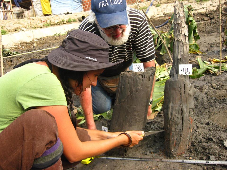 Các chuyên gia quốc tế khai quật khảo cổ học bãi cọc đồng Má Ngựa, Quảng Yên.