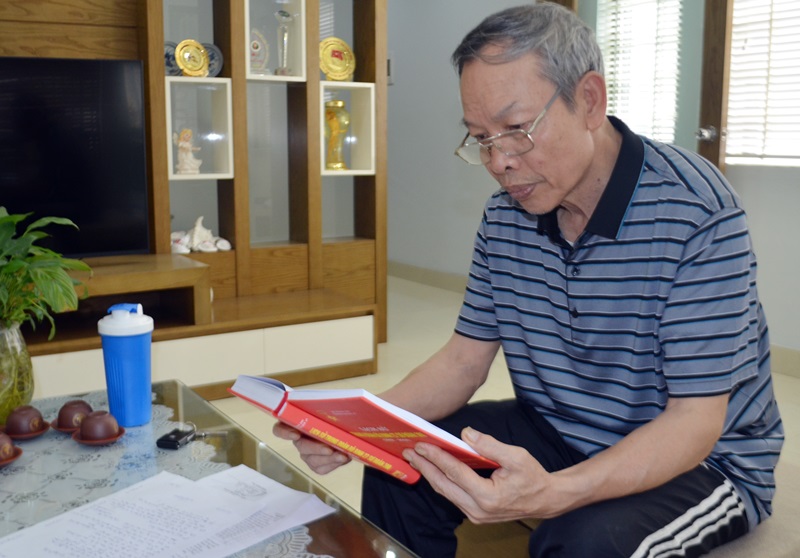 Ông Tạ Quang Thắng tìm lại những diễn biến cúa trận đánh được ghi trong cuốn lịch sử Trung đoàn 27, Sư đoàn 320, Quân đoàn 2. 