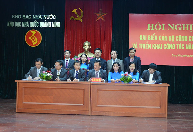 Hàng năm các đơn vị thuộc KBNN Quảng Ninh đều ký kết giao ước thi đua.