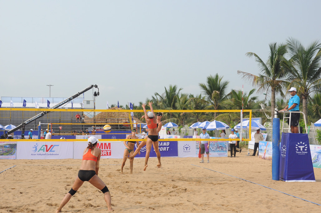 Giải bóng chuyền bãi biển nữ quốc tế Tuấn Châu- Hạ Long luôn thu hút đông đảo các quốc gia và vùng lãnh thổ tham gia tranh tài 
