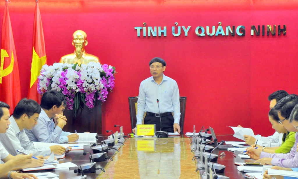 Phó Bí thư Thường trực Tỉnh ủy Nguyễn Xuân Ký kết luận buổi làm việc.