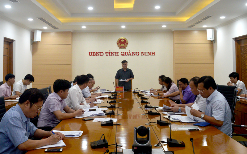 Đồng chí Phó Chủ tịch UBND tỉnh Bùi Văn Khắng, Trưởng Ban Đại diện hội đồng quản trị NHCSXH tỉnh kết luận cuộc họp.