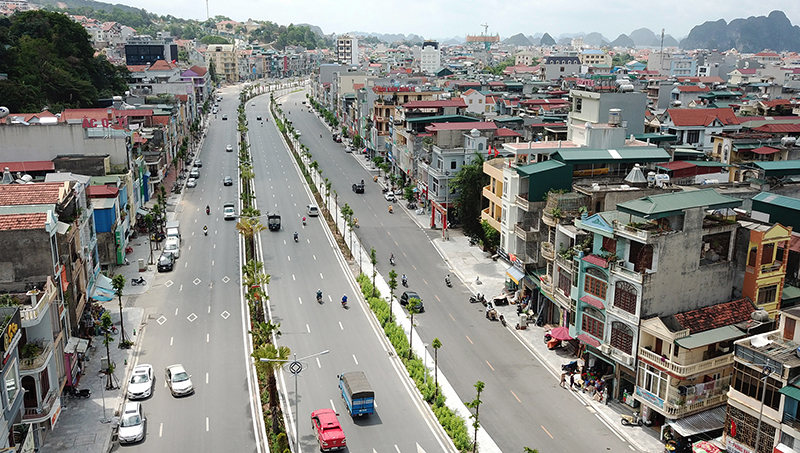Đường Nguyễn Văn Cừ được nâng cấp, mở rộng tạo cảnh quan đô thị.