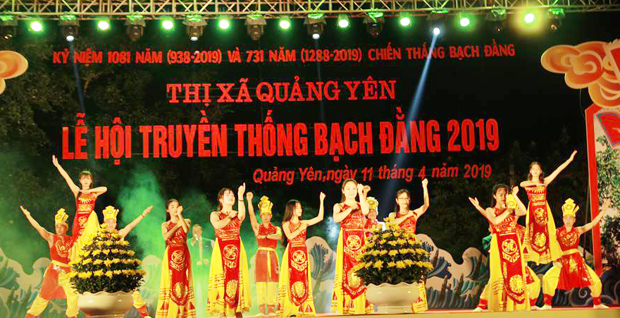 Lễ hội tạo ra một không khí vui tươi cho người dân Quảng Yên.