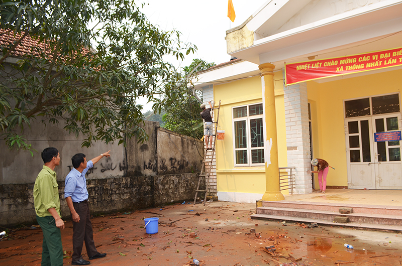 Ban giám sát ĐTCĐ xã Thống Nhất thực hiện giám sát sửa chữa công trình nhà văn hóa thôn Đồng Cao