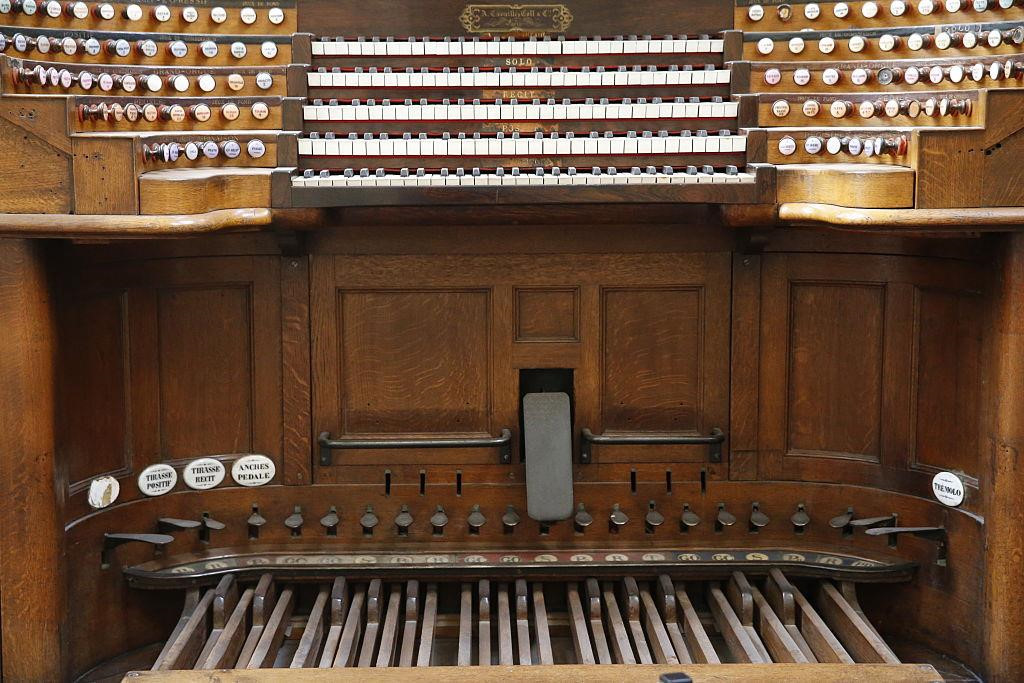  7. Trong nhà thờ còn lưu giữ cây đàn organ lớn nhất ở Pháp có từ thế kỷ 18. Cây đàn có 5 bàn phím, 109 điểm dừng và gần 7374 ống. Vào những năm 1990, cây đàn đã được phục hồi với chi phí 2 triệu USD và mất 40.000 giờ đồng hồ để hoàn thành. Ảnh: Getty.