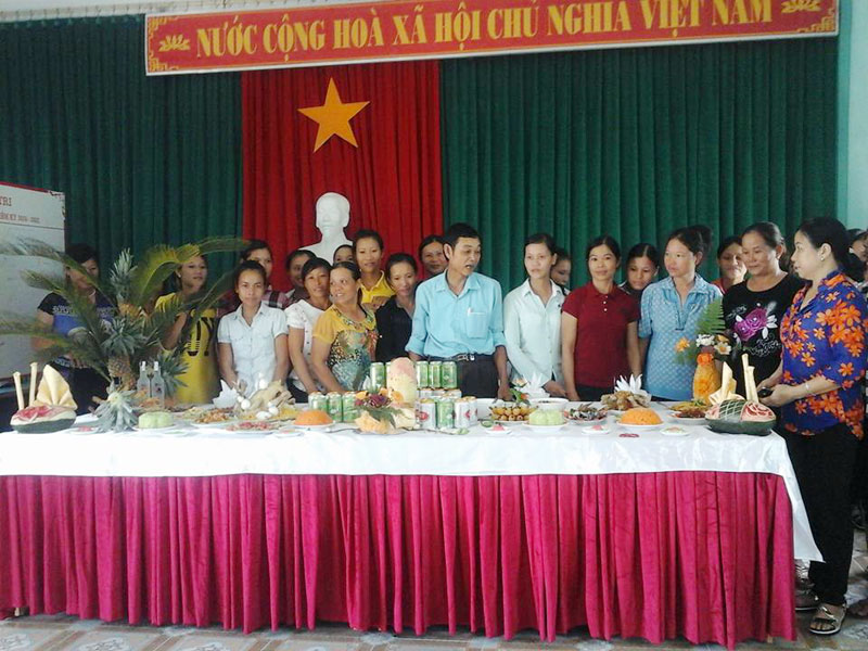 Tổ chức lớp đào tạo nghề nấu ăn cho phụ nữ thị trấn Đầm Hà.