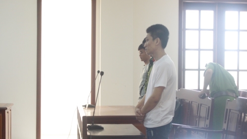  Bị cáo Dương Lâm Trường (áo trắng) tại tòa.