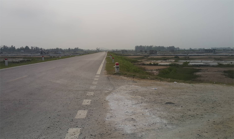 Khu vực công an thu gần một tấn chất tinh thể nghi ma túy đá tại xã Quỳnh Thuận. Ảnh: Nguyễn Hải