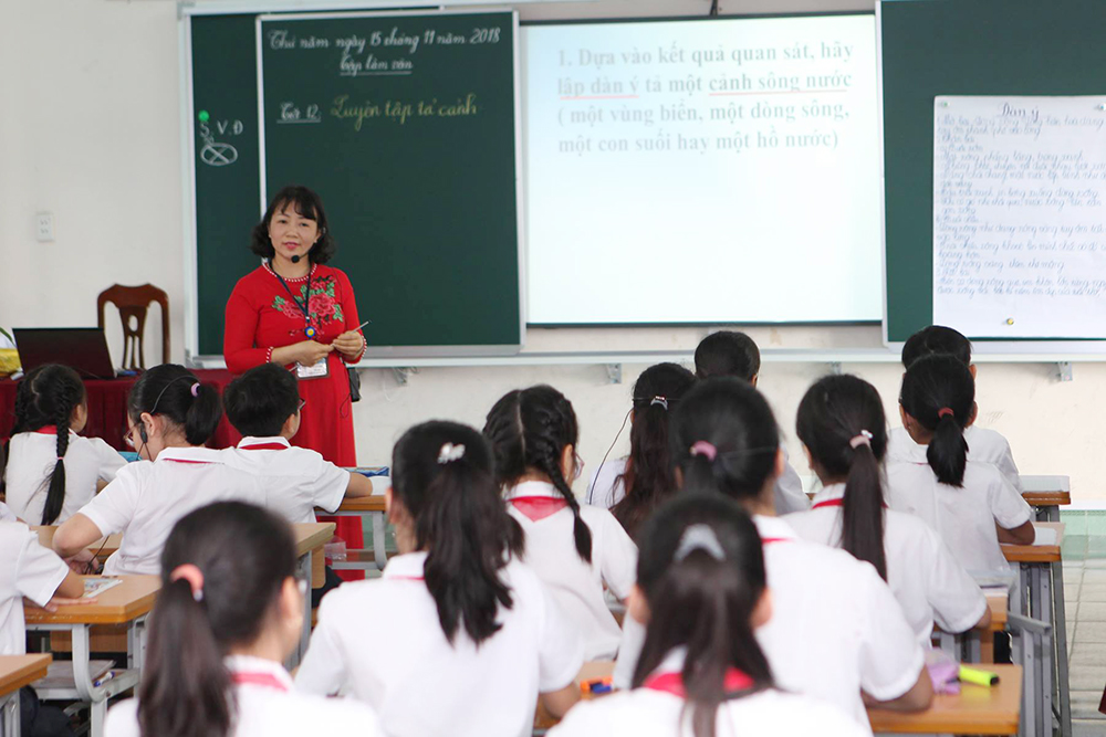 Tiết học của học sinh Trường Tiểu học Yên Thanh, TP Uông Bí, có sử dụng bảng thông minh.
