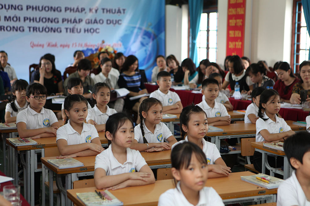 Các em hs lớp 3a5 đang tham dự tiết học tại hội nghị chuyên đề cấp tỉnh năm học 2018-2019 do cô giáo Đào Thị Kiều Trang giảng dạy. 