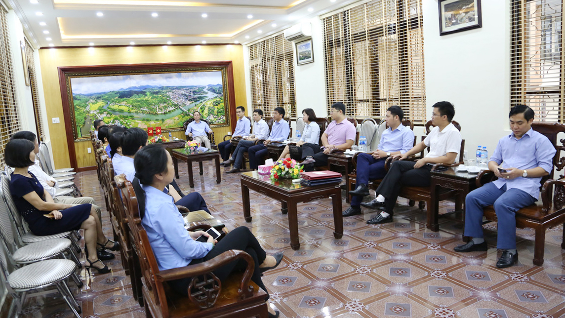 Lãnh đạo huyện Tiên Yên giao ban hàng ngày với cán bộ Văn phòng Huyện ủy và Văn phòng UBND huyện